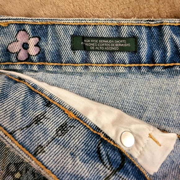 High‎ Rise Bermuda Shorts - Picture 7 of 11